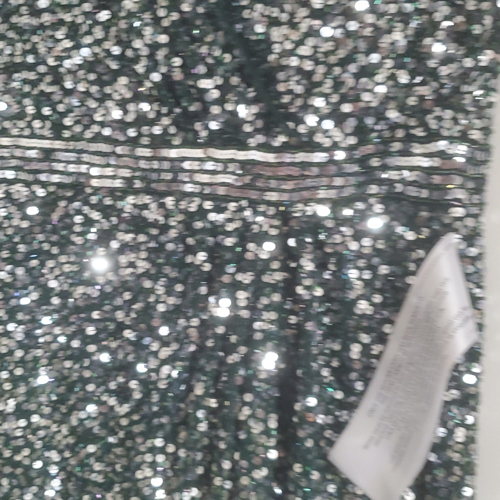 NWOT MACDUGGAL CAP SLEEVE SEQUINED HIGH SLIT GOWN - Picture 9 of 12